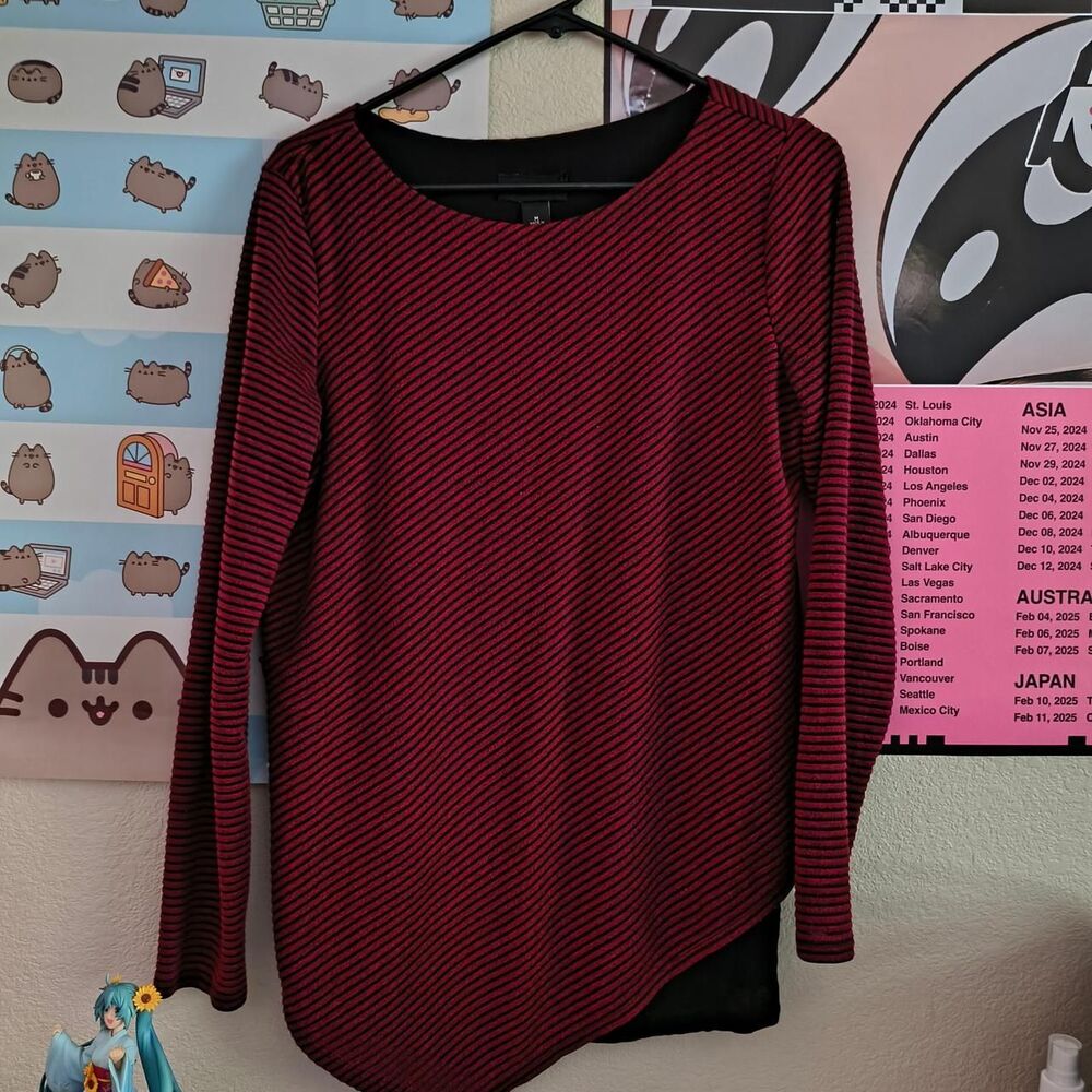 Studio Women's Burgundy and Red T-shirt